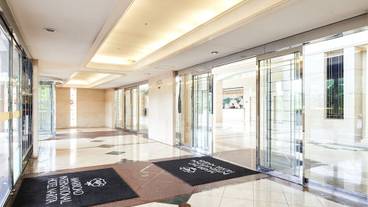 施設の入り口 / 18