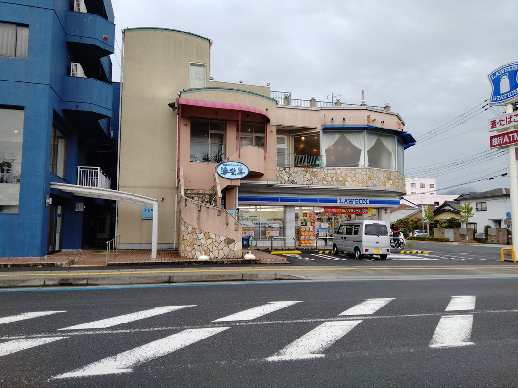 コンビニの２階が朝食会場