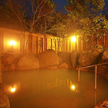 露天風呂でグイッと一杯♪森の中にたたずむ宿3647866