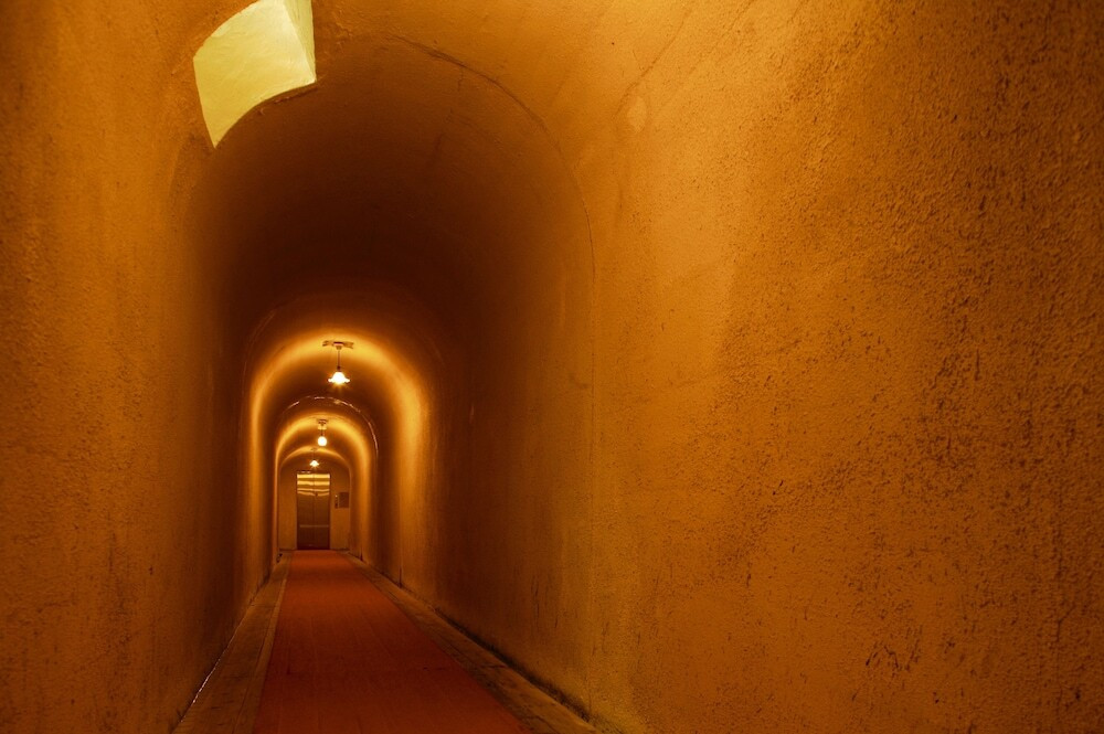 歴史を感じる旅館でレトロな温泉を堪能4055088