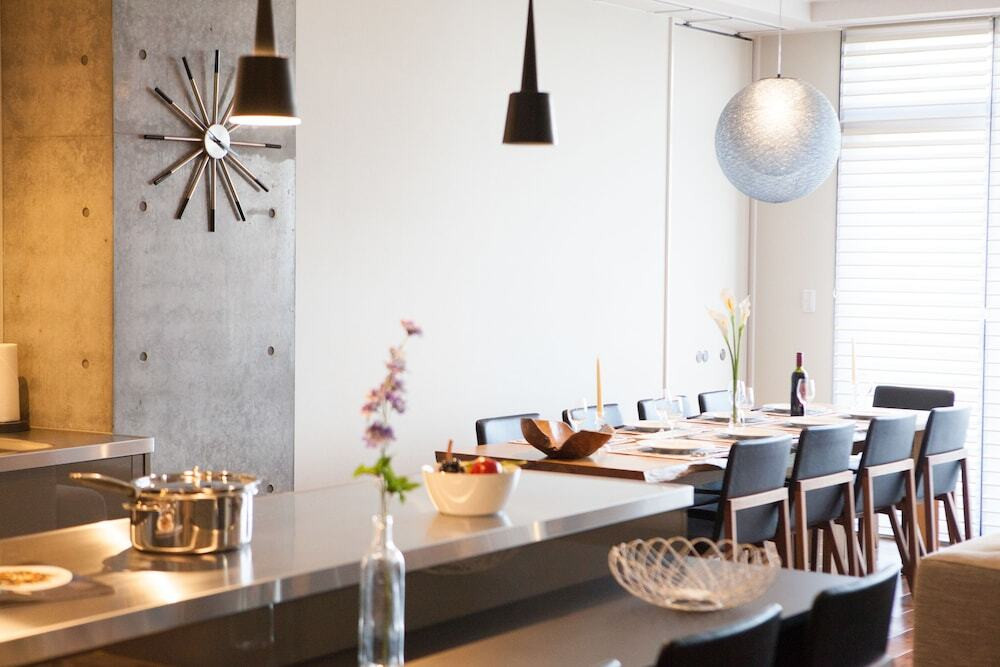 客室内のダイニングエリア