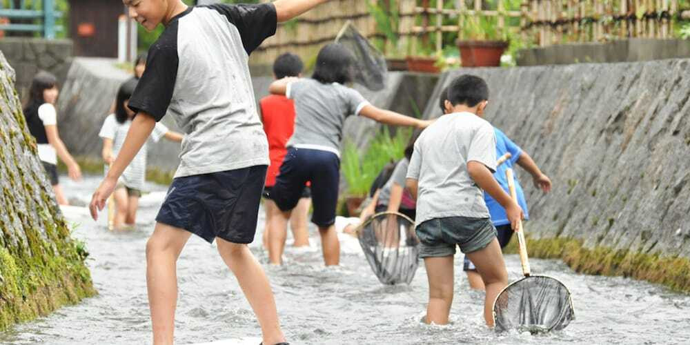子供用の遊び場 - 屋外