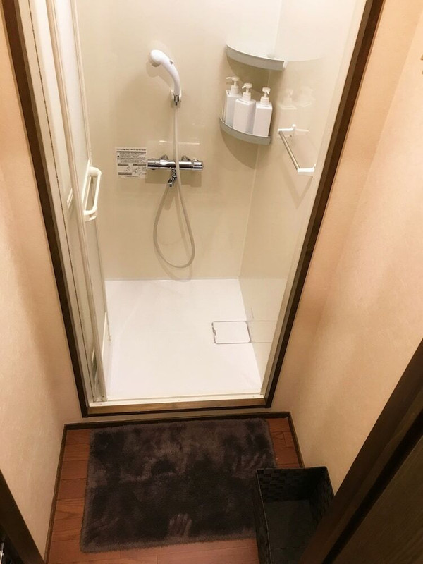 バスルームのシャワー