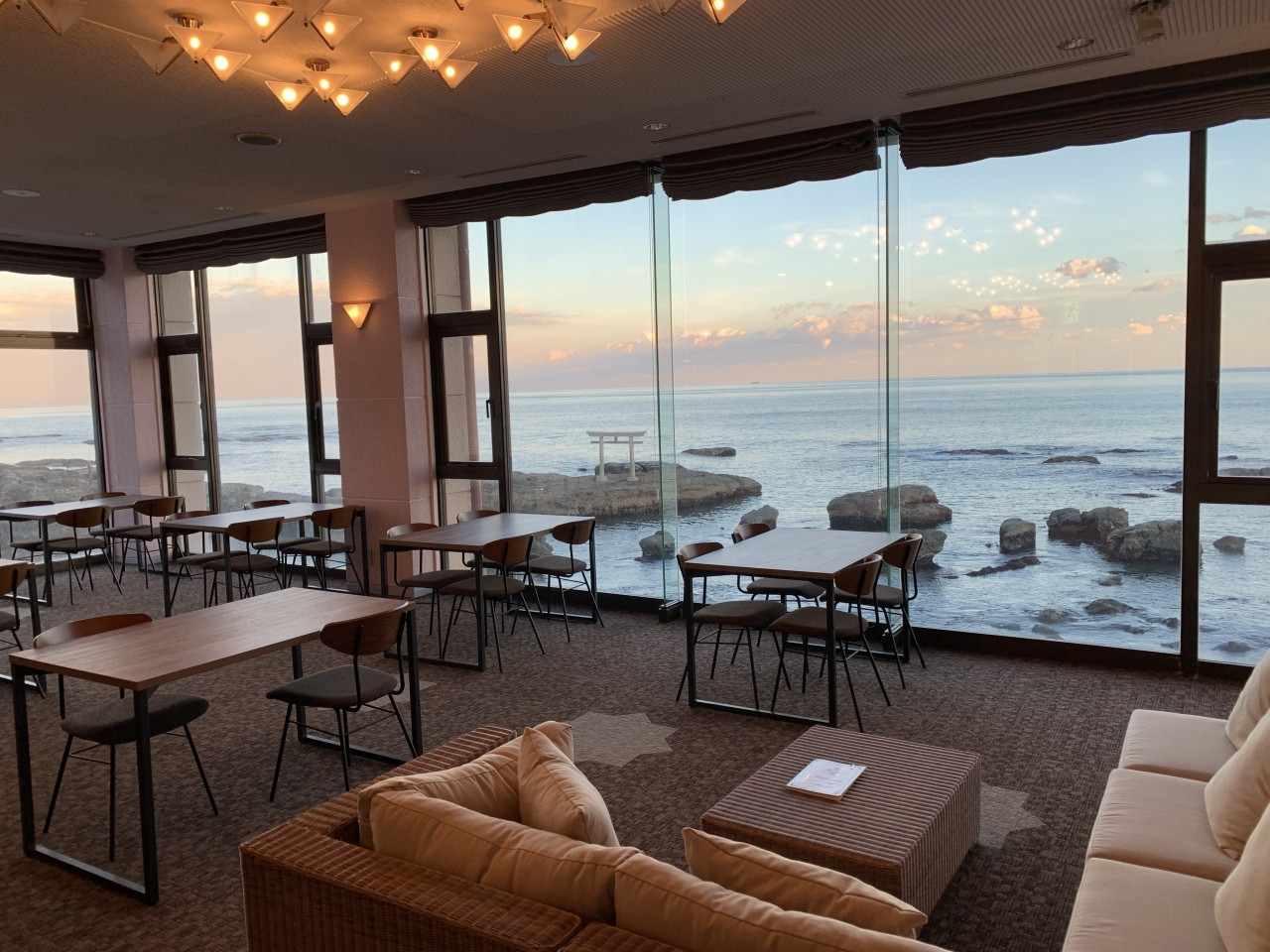 「神磯の鳥居」に見守られる、全室オーシャンビューホテル3907325