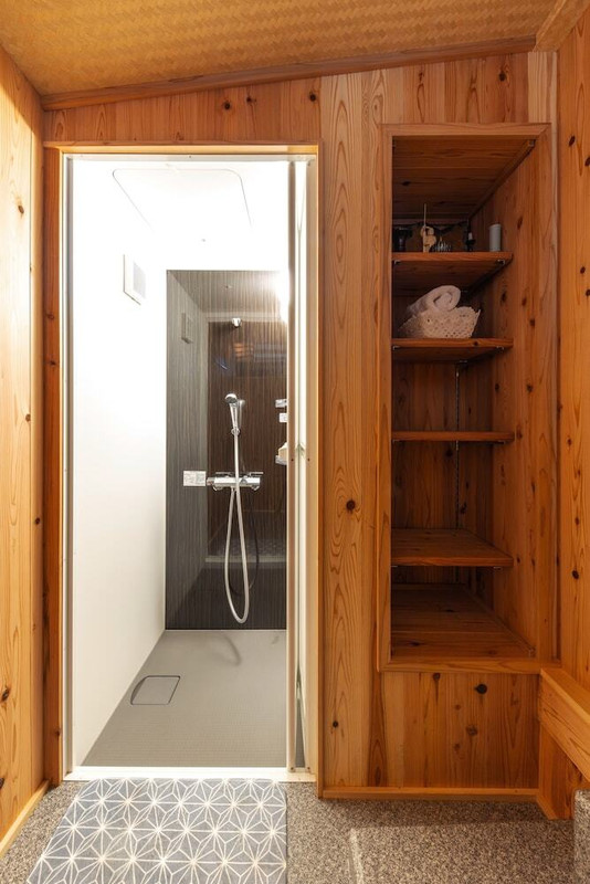 バスルームのシャワー