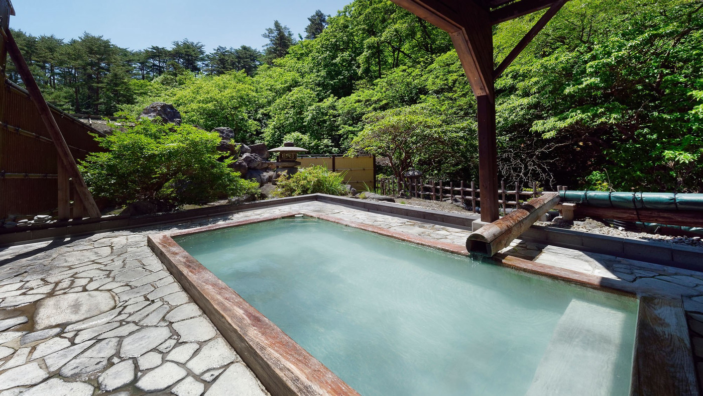 昼間は開放感、夜はライトアップが楽しめる貸切風呂4007896