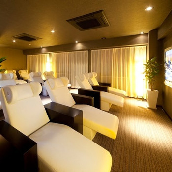 リラクゼーションフロアで旅の疲れをリセット3510171