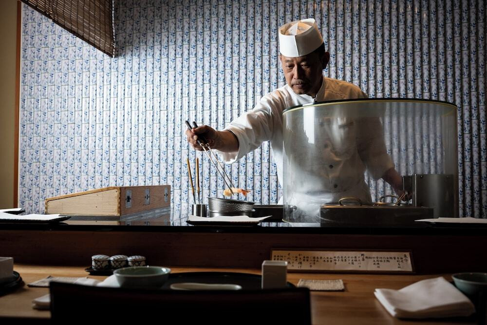 「中国料理旬遊紀」 料理 28737833 フカヒレ姿煮込み 銀器盛り