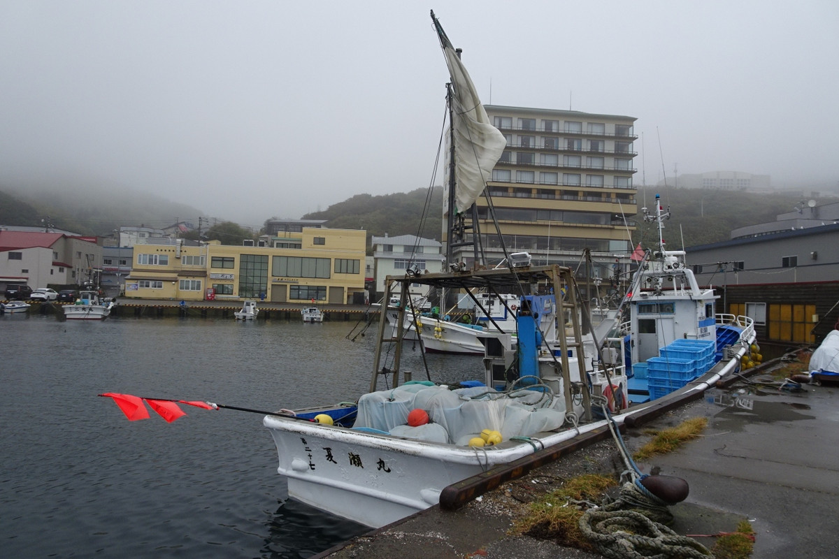 香深漁港の目の前8階建