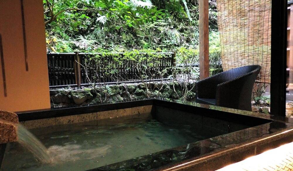 「山のテラス」客室露天風呂 / 2