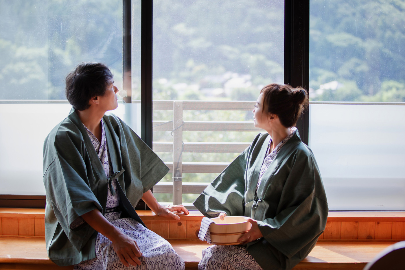 温泉にきた男女