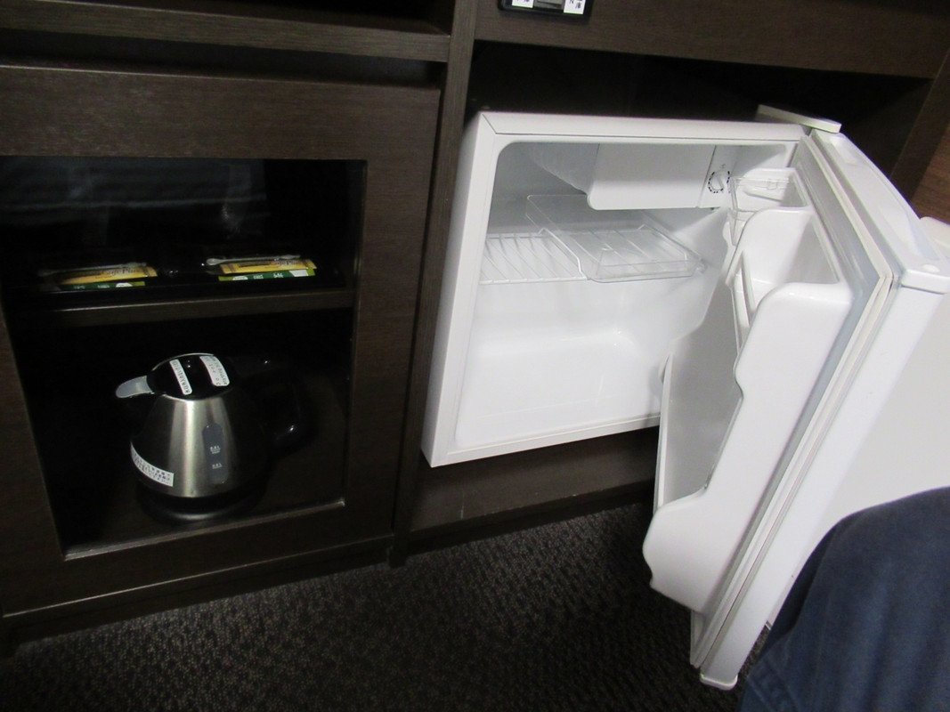 空っぽの冷蔵庫