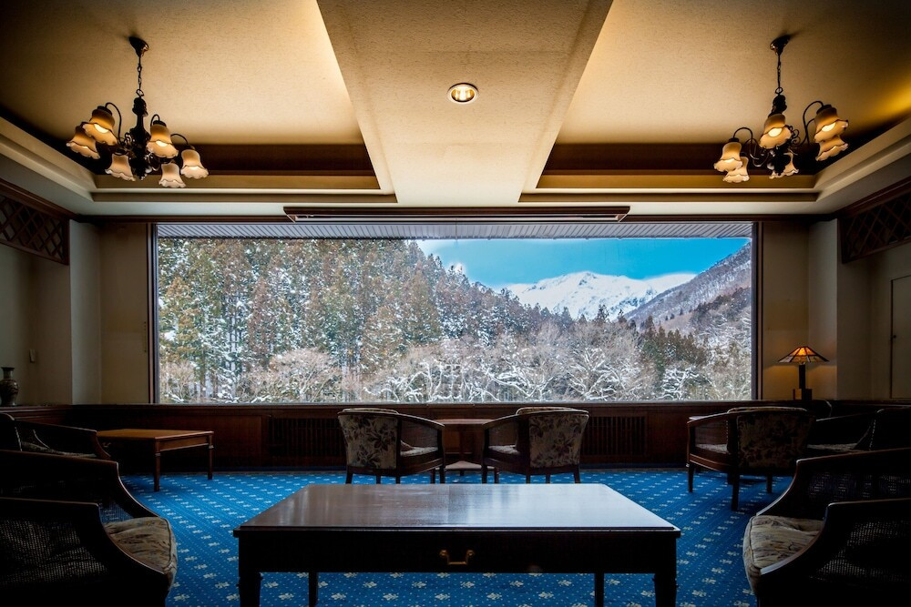 日本温泉協会が認めた極上温泉に浸かって、贅沢な森林浴を4026141