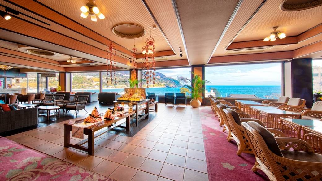 海が見えるロビーで
かき氷やビールを / 2