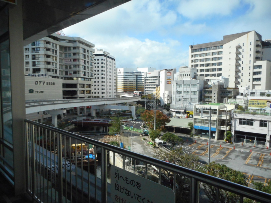 モノレール県庁前駅から