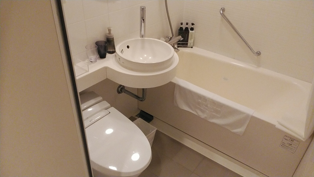 手洗い器の水が床にこぼれやすく使いにくい