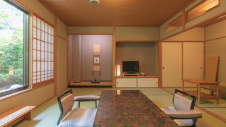 [2階純和室] 源泉掛流し露天風呂+個別庭園