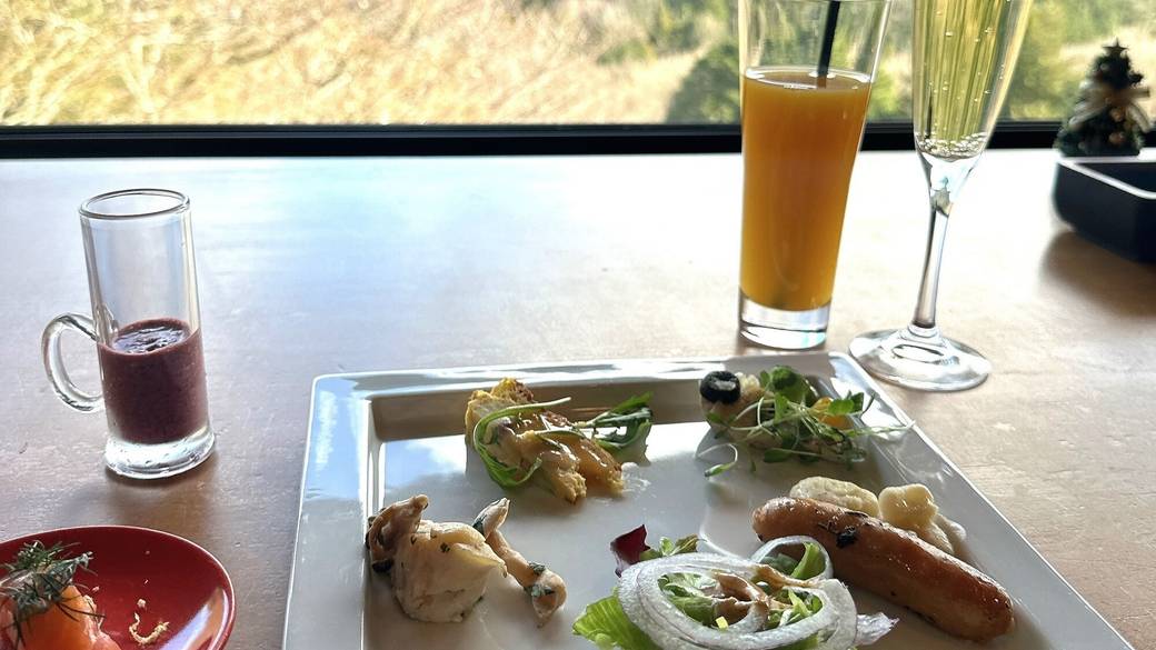 絶景ラウンジで
シャンパン＆ブランチ / 3