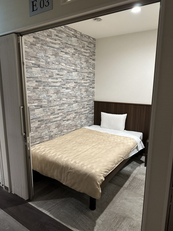 キャビンタイプのシンプルな部屋