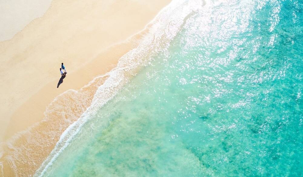 ニライビーチの
朝の透明感に驚く / 1