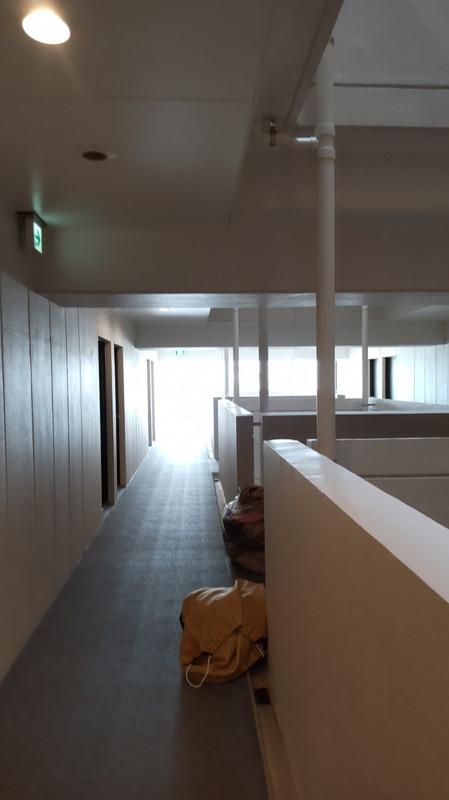 マンションみたいな通路