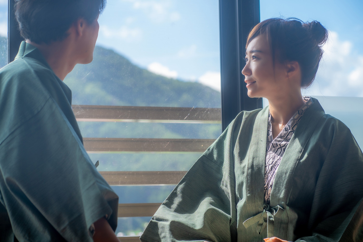 温泉にきた男女