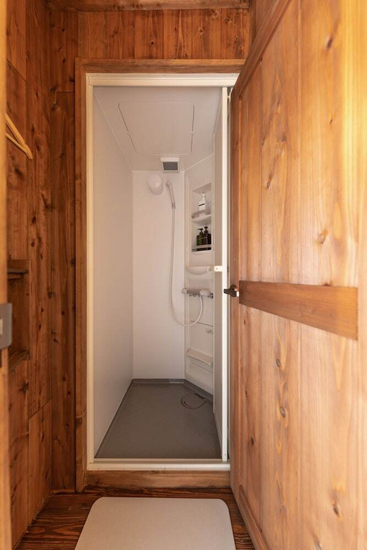 バスルームのシャワー