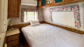 トレーラーハウスB