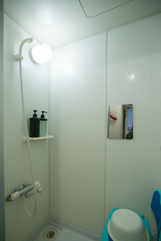 バスルームのシャワー