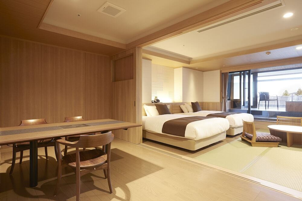 安土桃山時代創業の歴史ある老舗ホテル！広大な湯殿に26種類の湯船を完備4024764