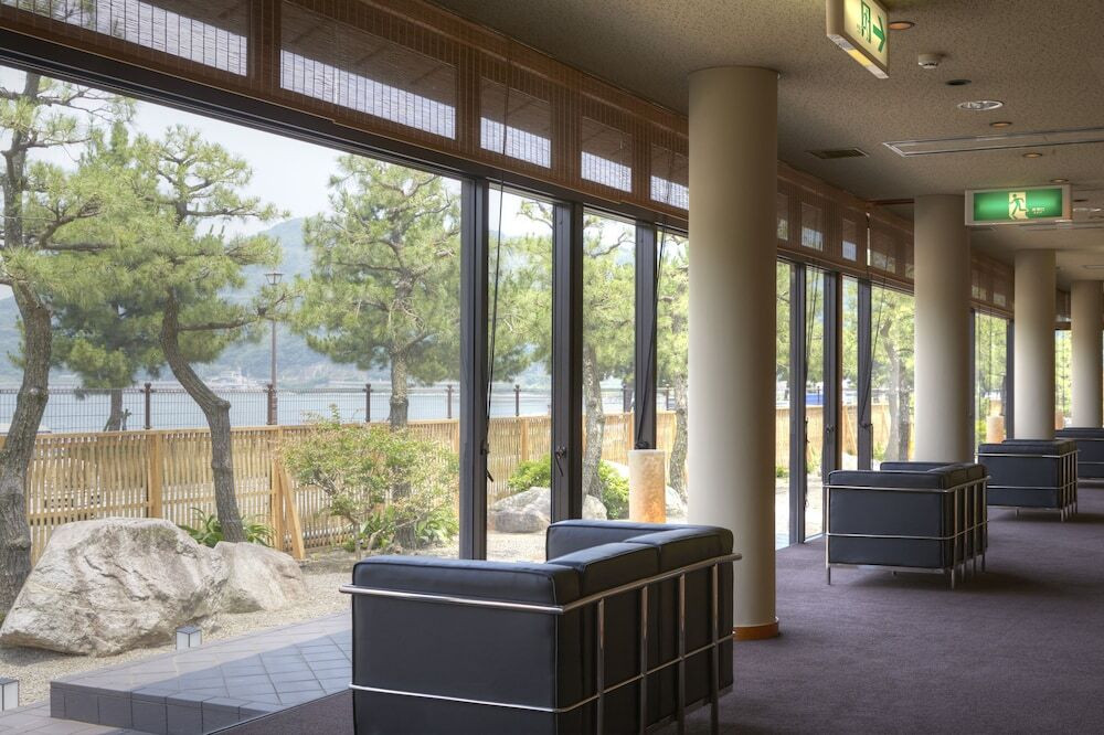 ロビーラウンジ