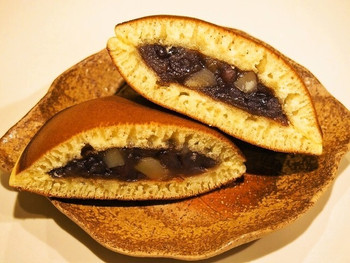 「住吉菓庵 喜久寿」 料理 60957985 どら焼きには「栗」がたっぷり