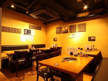 「焼肉 炙」内観 993433 広々とした店内！！