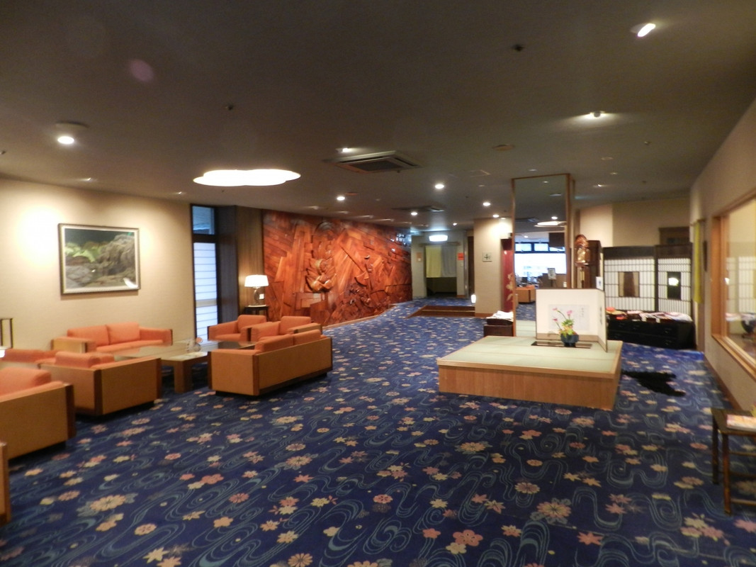 ロビーも昭和の香りがします