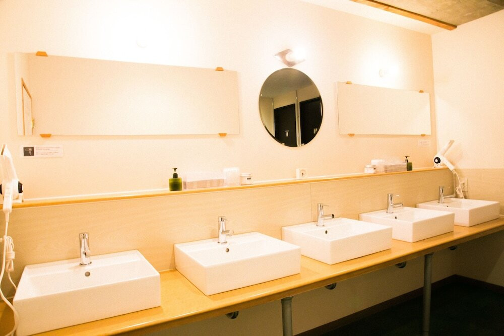 倉庫ビルをリノベーションした、世界中の旅人と交流できるホステル4021437