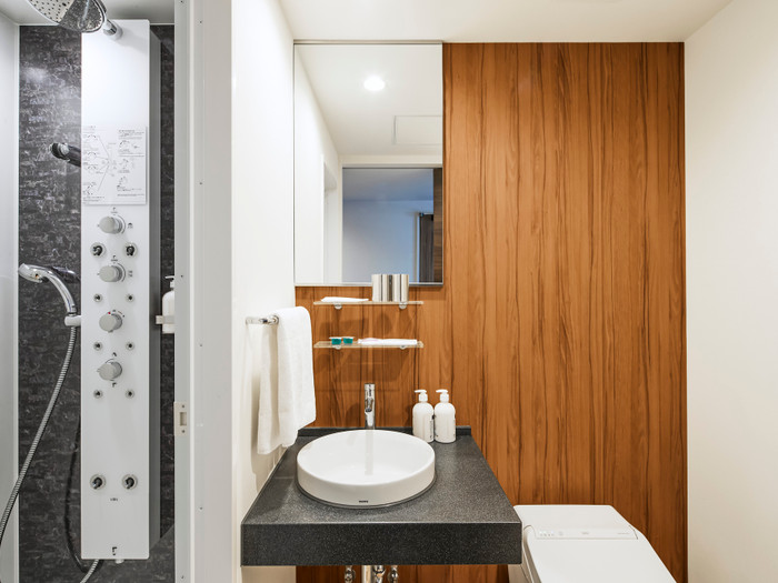 どのタイプのお部屋にも独立した“パワーシャワー”つき。水回りも清潔で広々としています