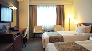 ツインルーム シングルベッド 2 台 喫煙可