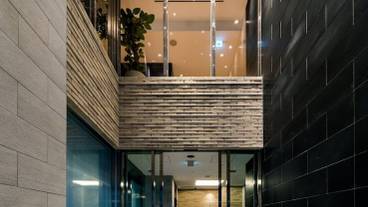 施設の入り口 / 21