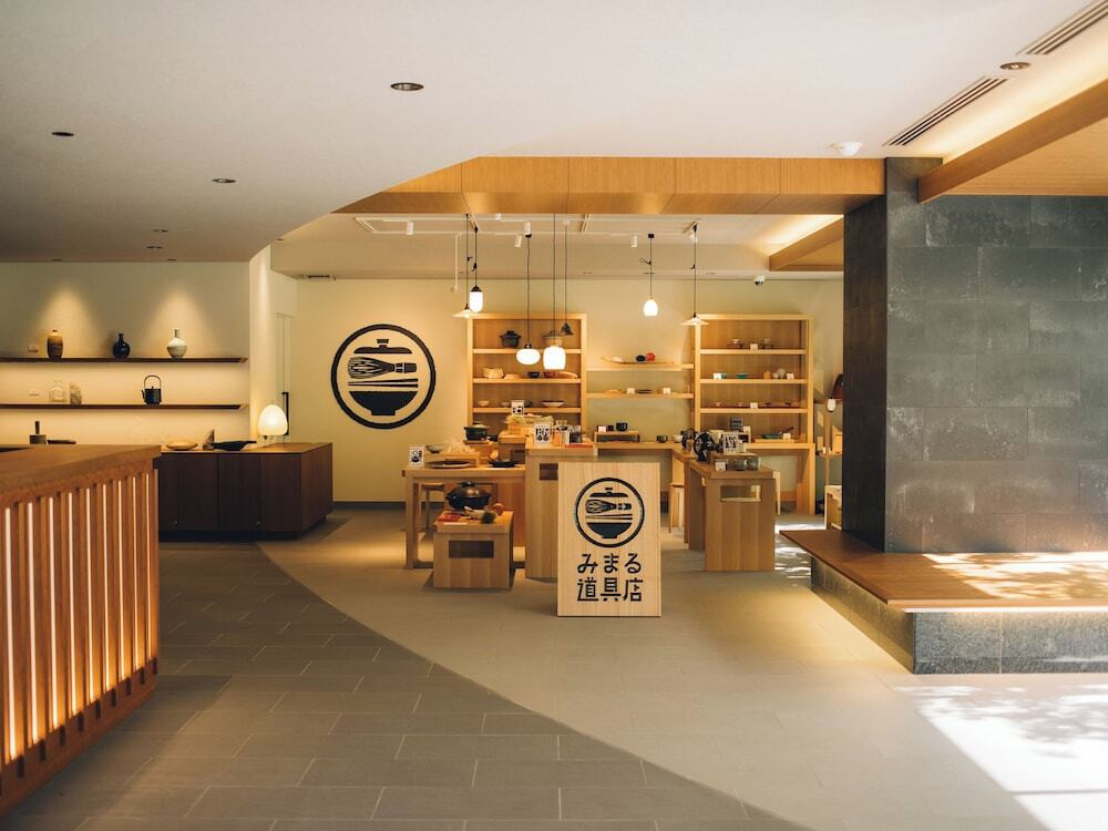 ロビー「みまる道具店」