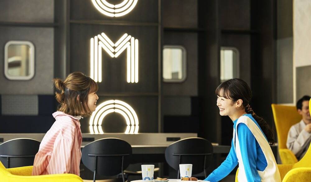 大小様々なイスやテーブルあり / 2