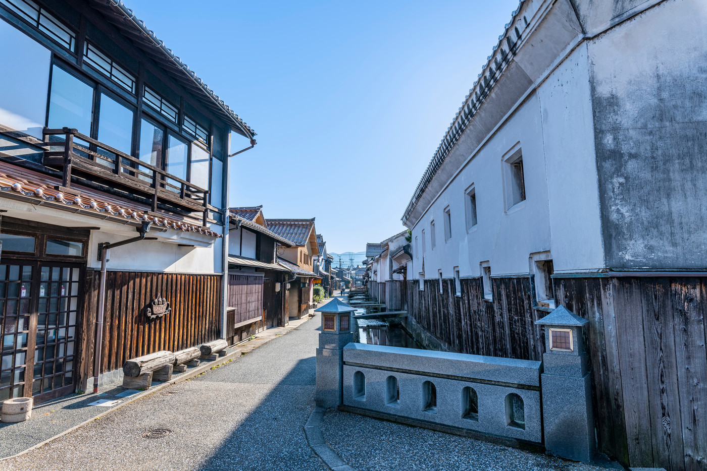 こちらで観光♪街歩き・食べ歩きを楽しむ「倉吉白壁土蔵群」3643642