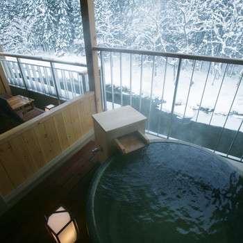 2. 渓流を望む露天風呂でポカポカに。大人カップルを癒やす「游泉 志だて（ゆうせん しだて）」3633550