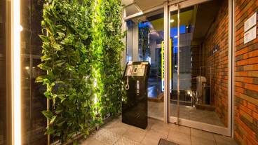 施設の入り口 / 13