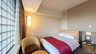 セミダブルルーム – ベッド幅 140 cm 禁煙 (皇居側)