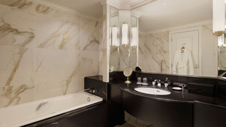 デラックス ルーム ダブルベッド 2 台