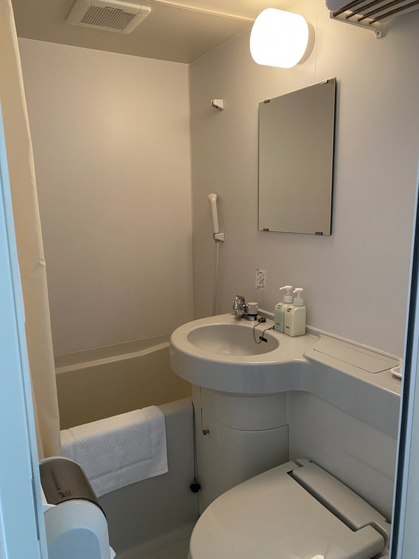 バス&トイレは狭い