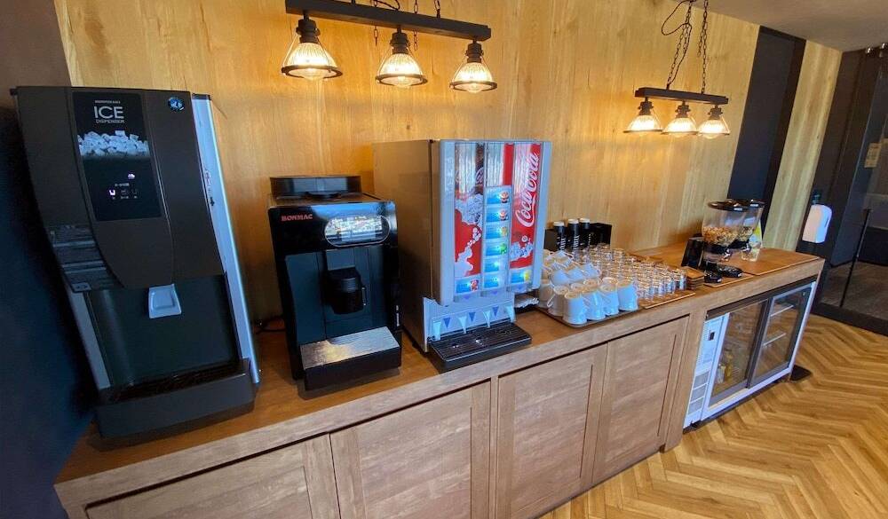 専用ラウンジ ドリンクコーナー / 2