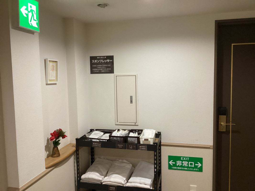 エレベーター前