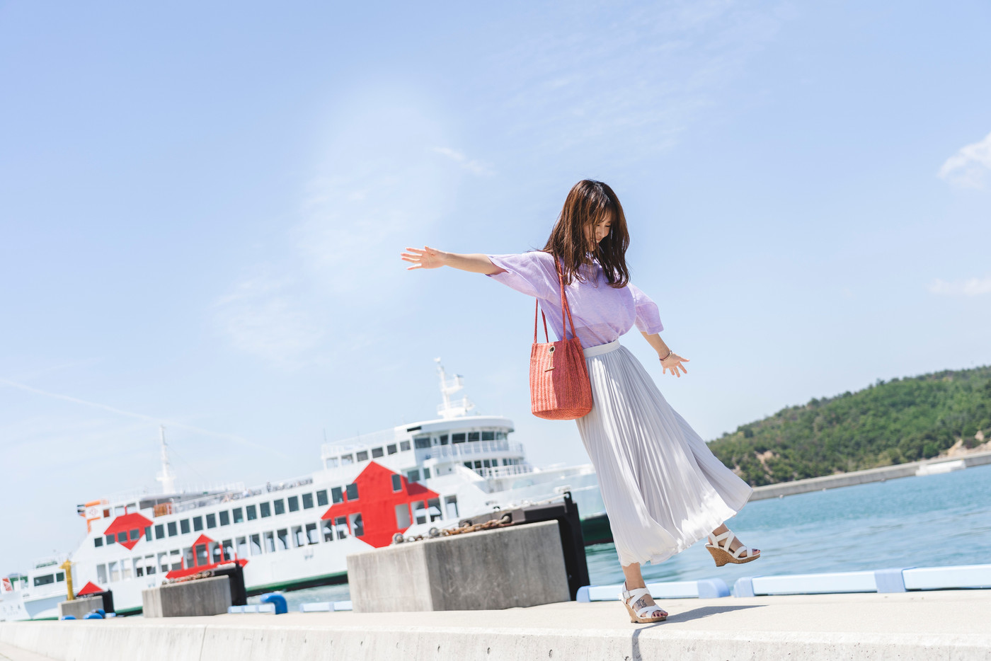 島を旅する女性