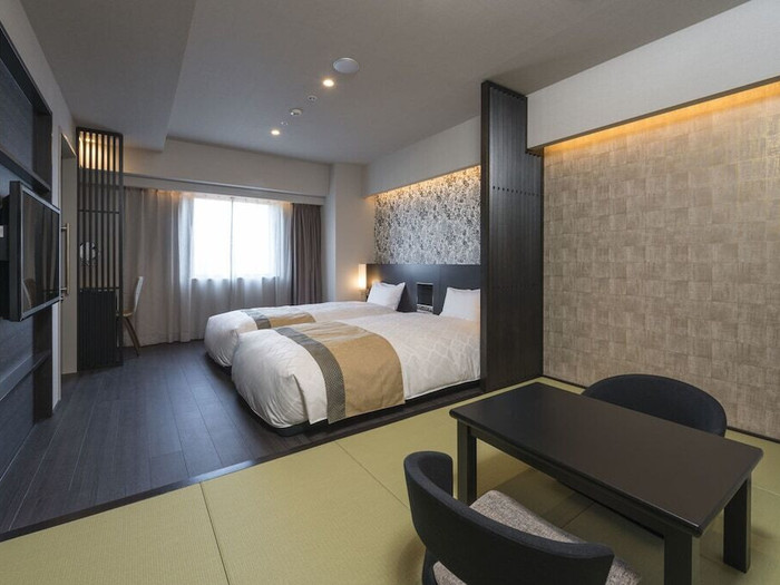 プレミアムルーム「和モダン~きわみ~」は、寝室スペースと畳敷きのスペースを設えたくつろぎの空間